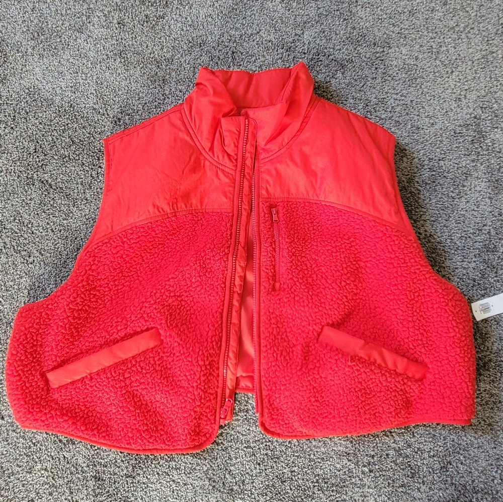 NWT Crop Hybrid Zip Vest 2X Old Navy